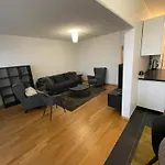 Spacieux Deux Chambres A 5Min De L Aeroport