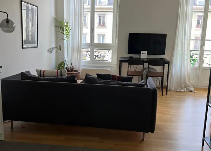 Luxury Apartment In Central Geneva