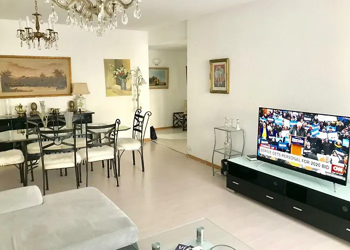 Spacious & Elegant Apartment Next To River