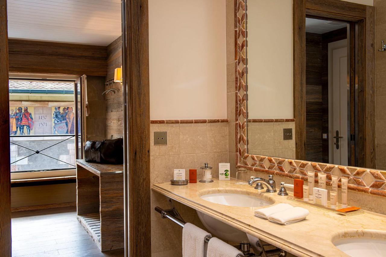 Les Armures Hotel