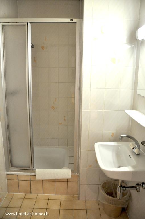 At 3* Genève