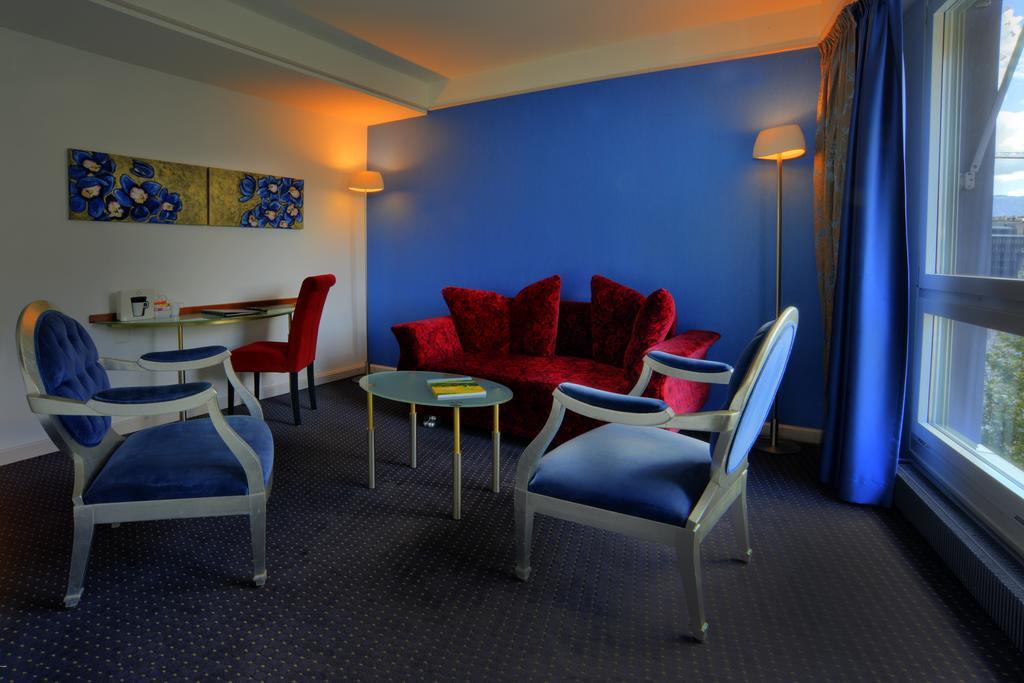 The New Midi Hotel