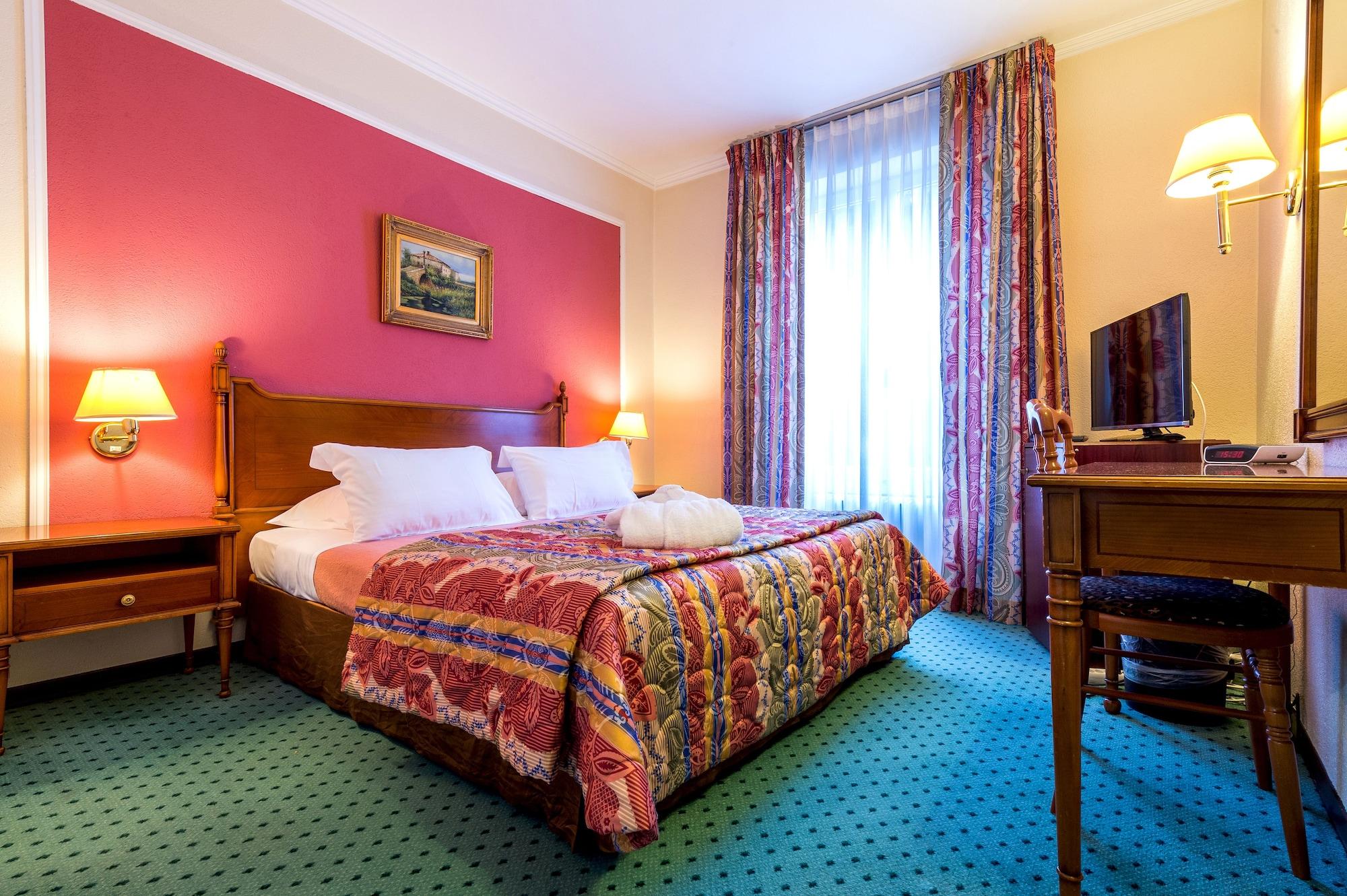 Diplomate Hotel