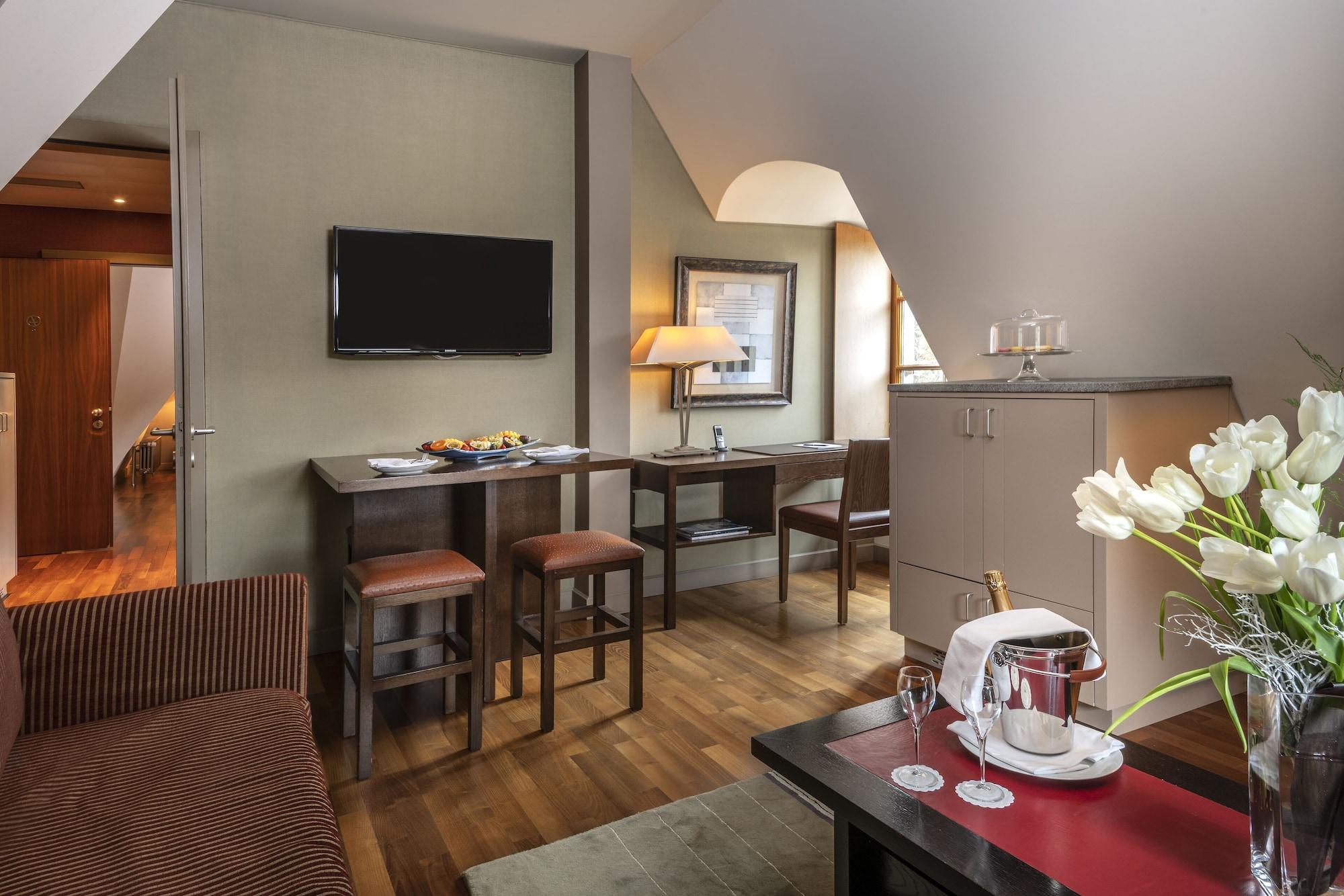 Parc Des Eaux Vives Hotel 4*