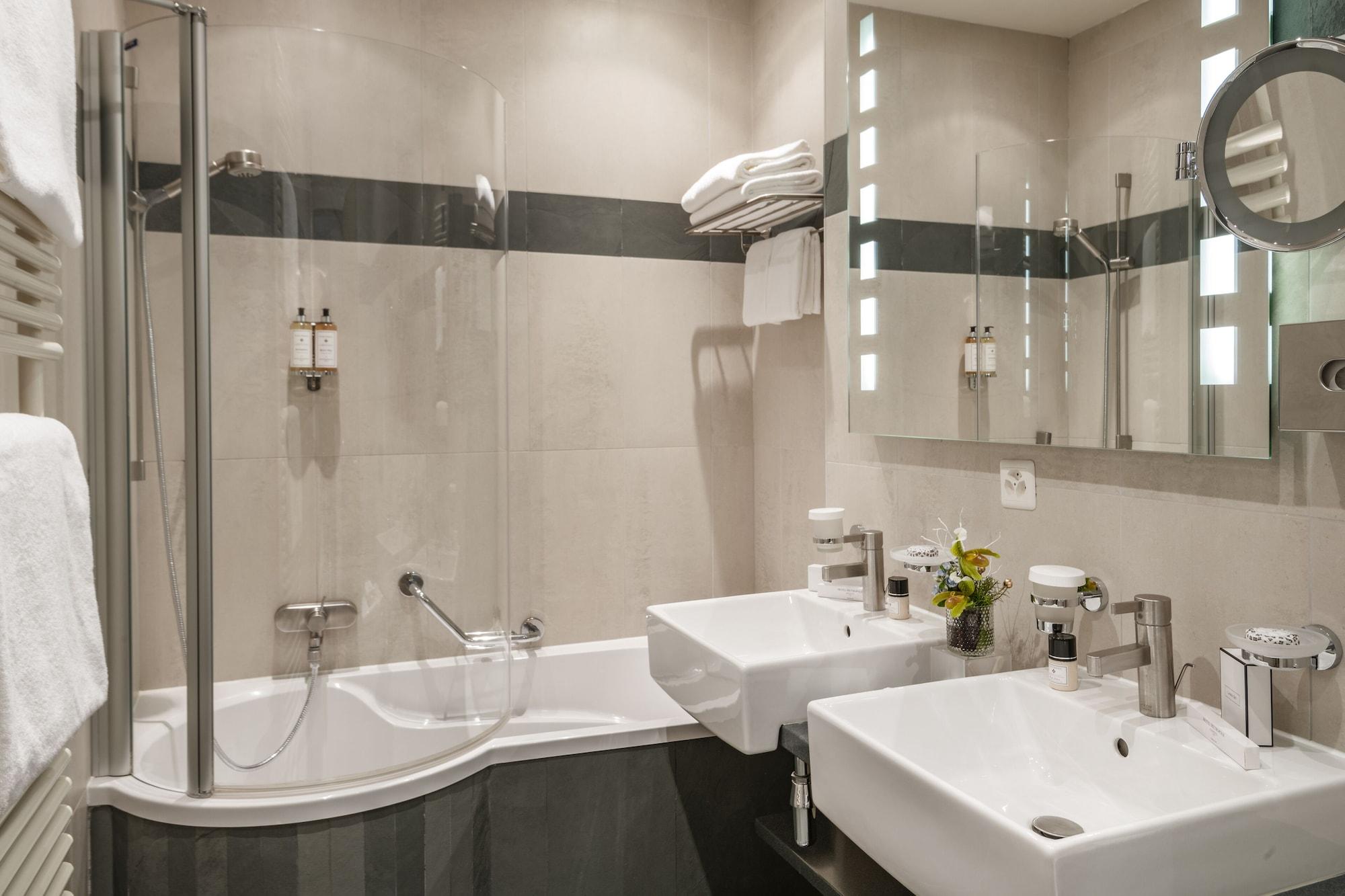 Hotel Résidence Parc Des Eaux Vives 4*
