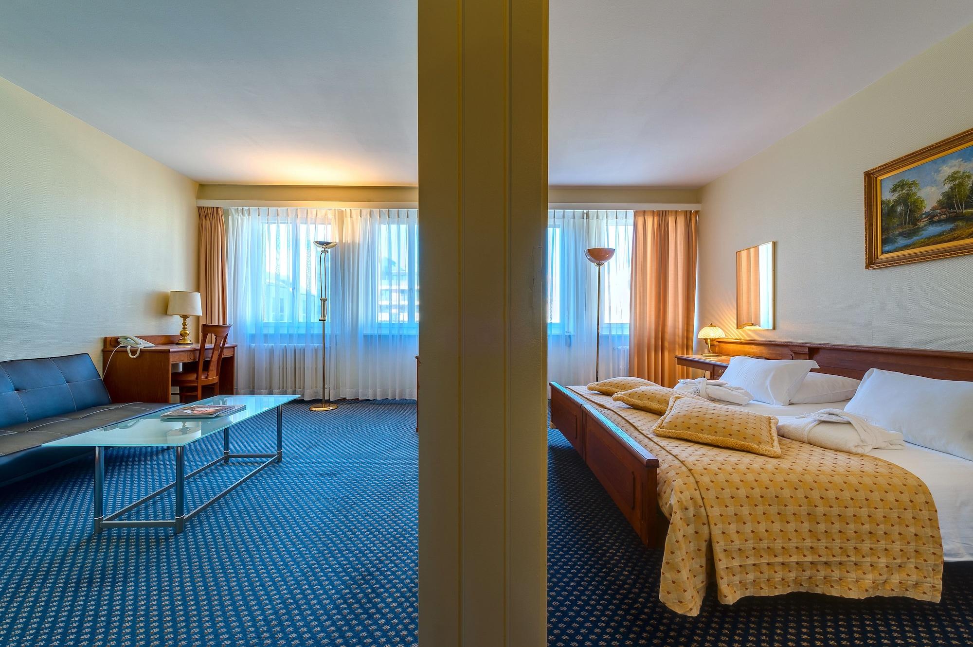 Hotel Century