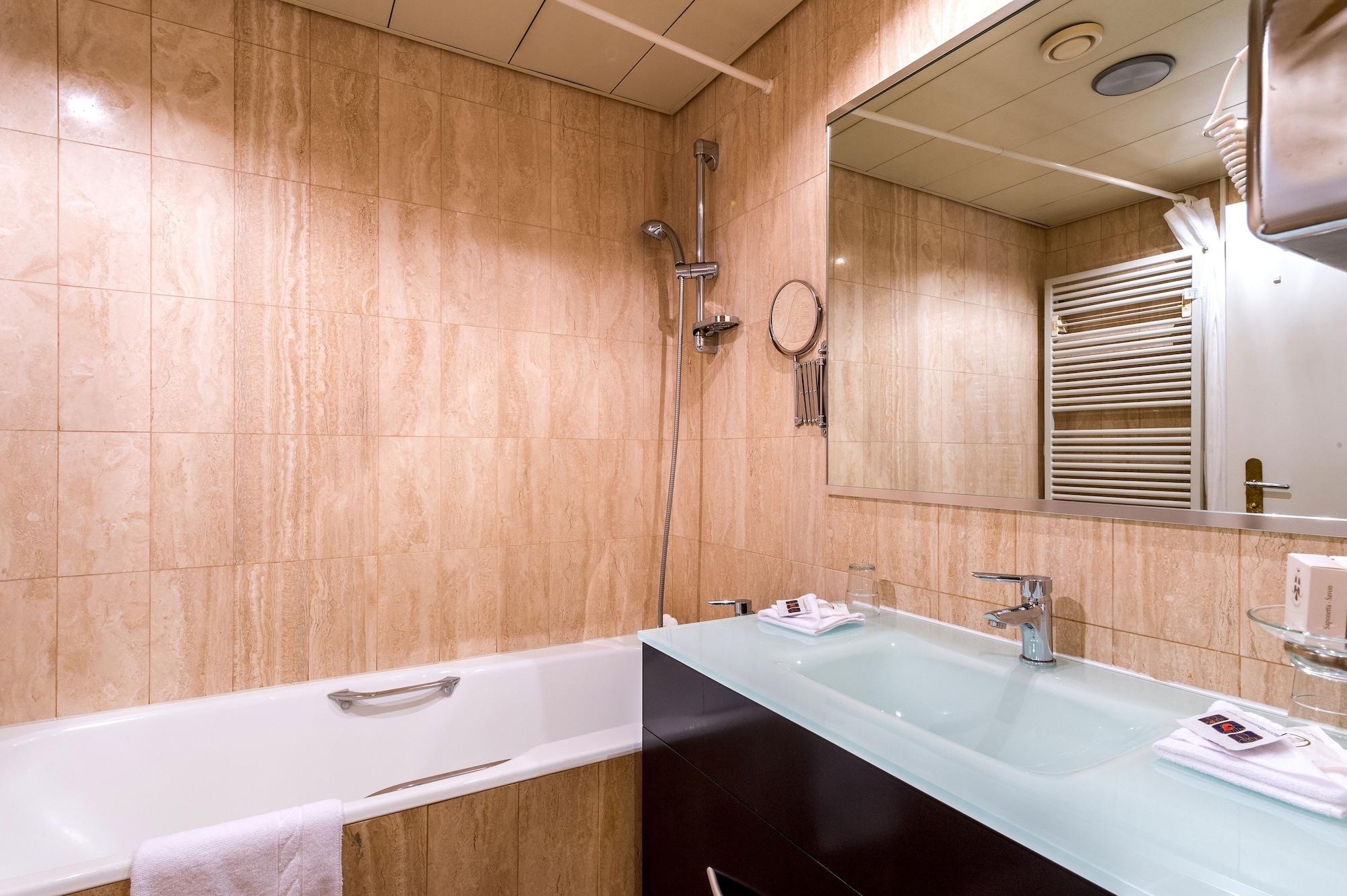 Century Hotel 4*