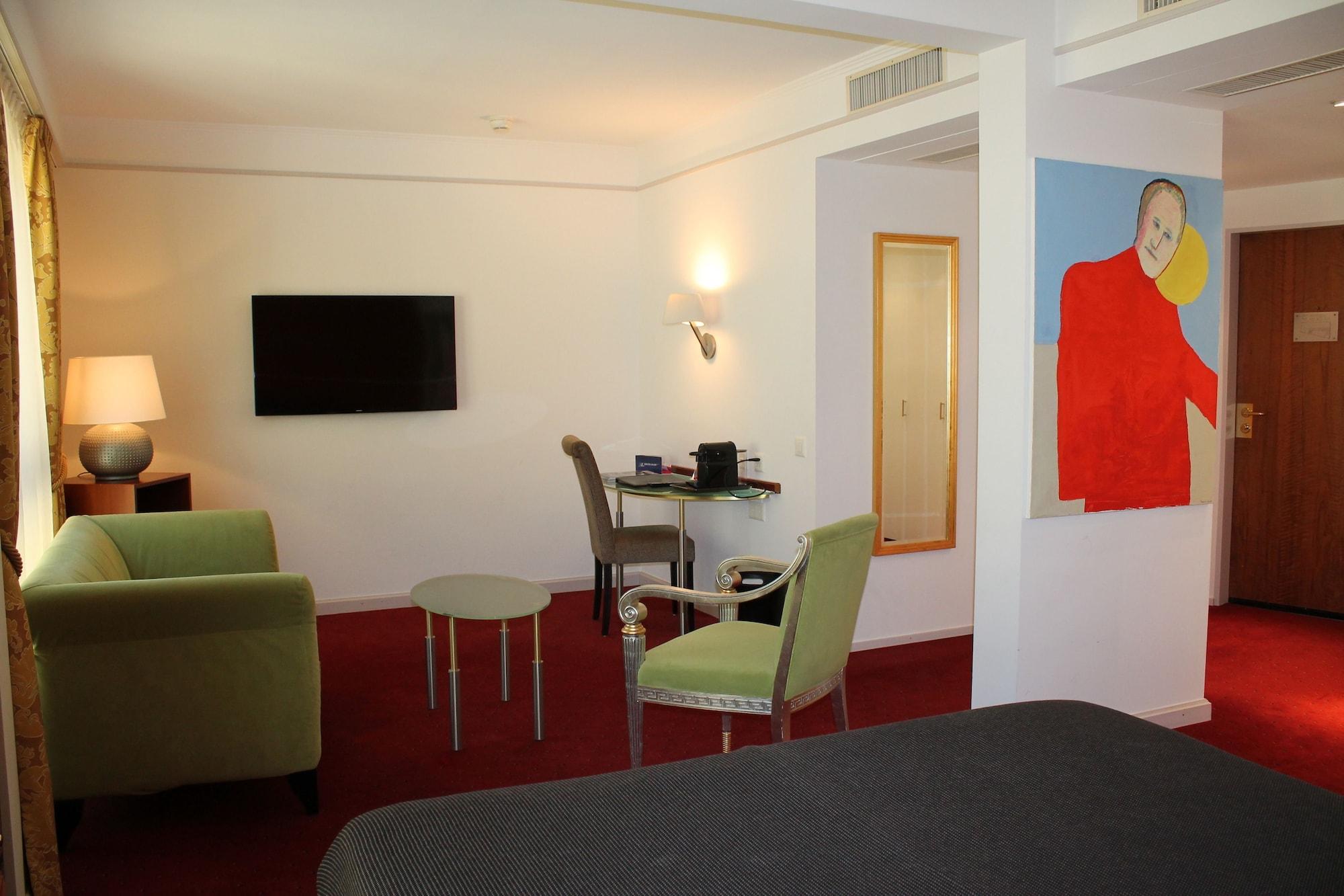 The New Midi Hotel 4*