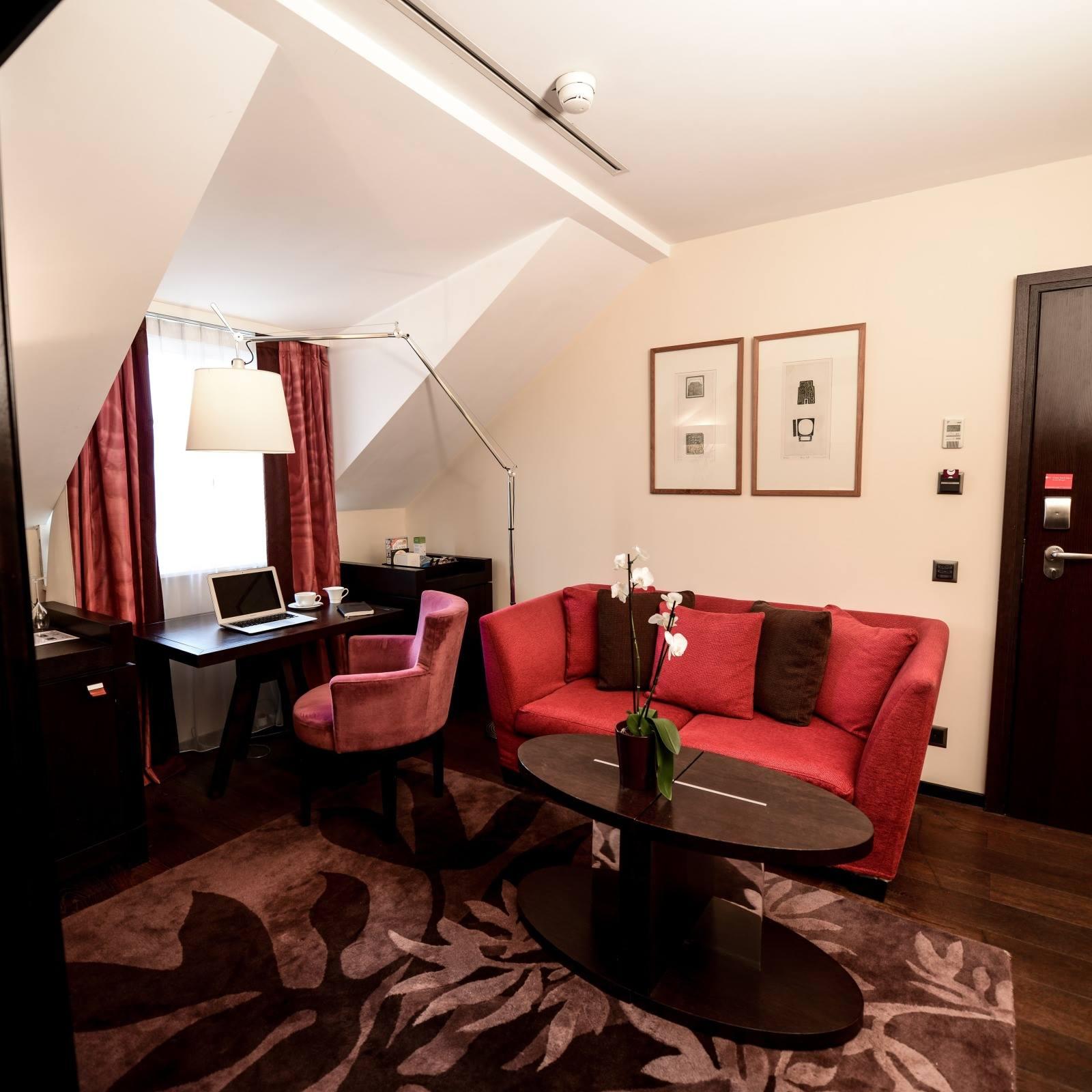 Eastwest 4*