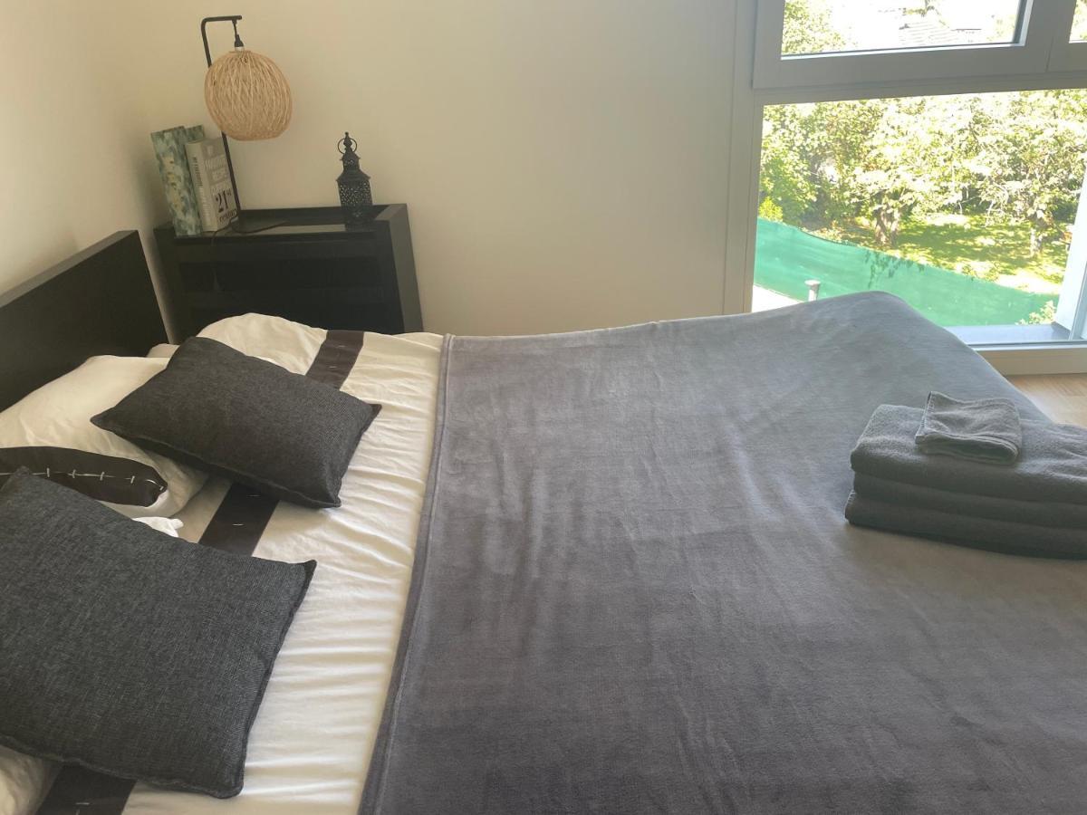 Private Bedroom And Bathroom In Shared Genève