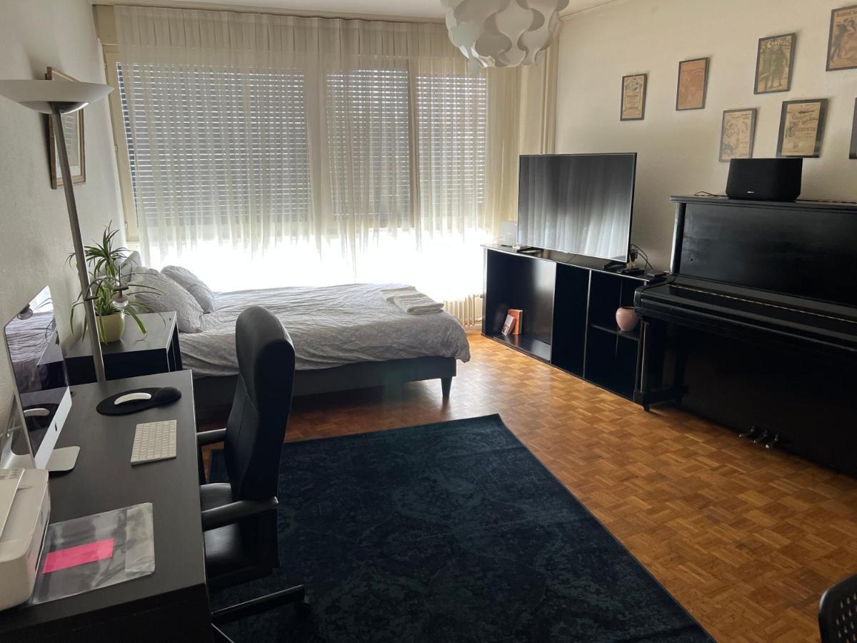 2 Bedroom Flat Near Nations And In The Center Appartement