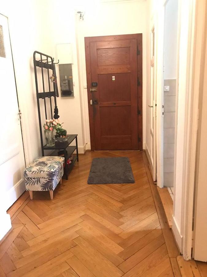 Large Apartment. *