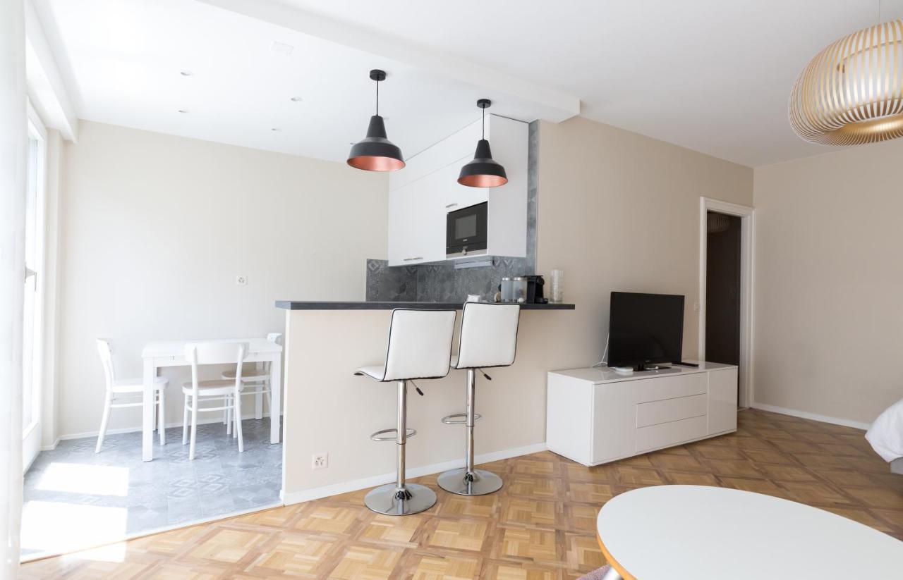 Cosy Studio Central With Parking * Genève