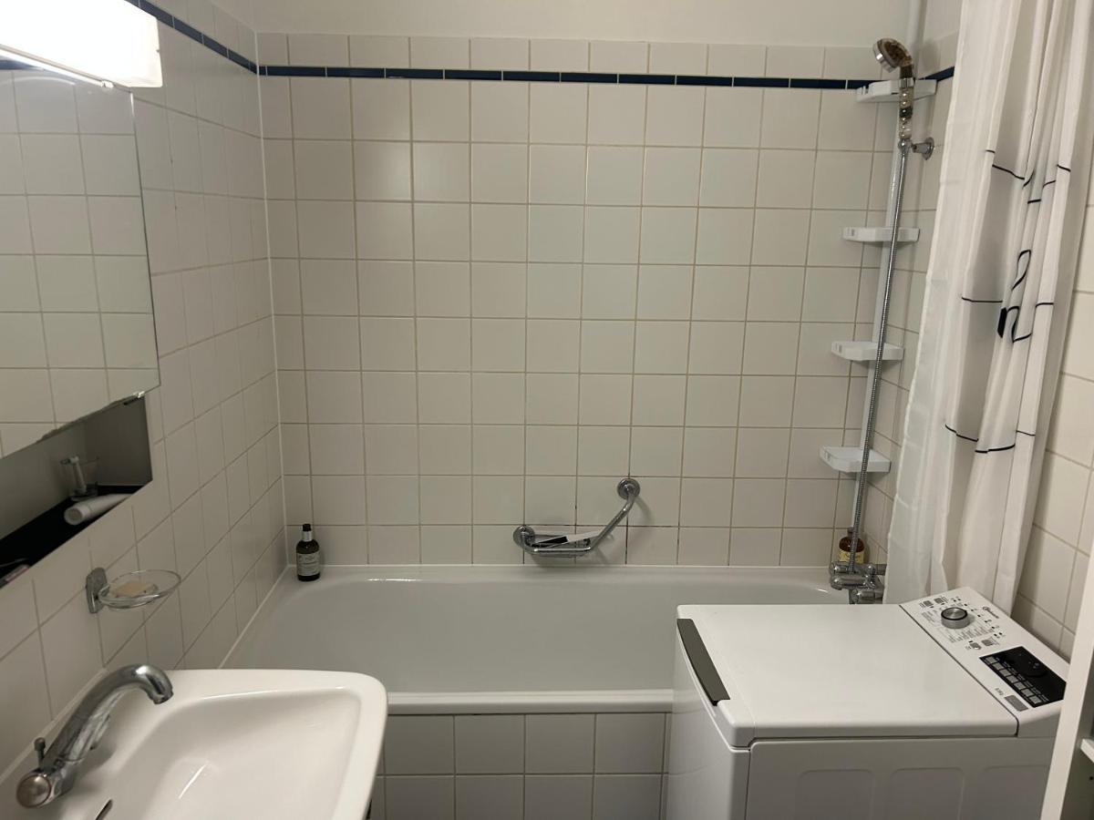 Double Bedroom & Kitchen - Perle Du Lac, Geneva