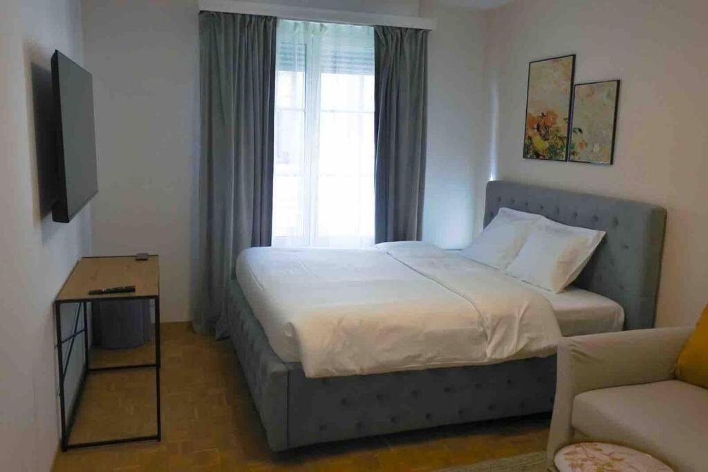 Studio, Place Du Bourg De Four