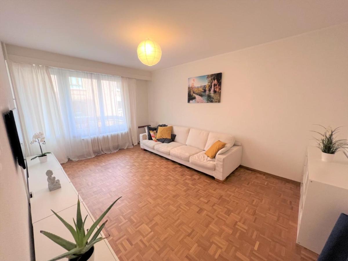 Apartment Spacieux Et Lumineux Aux Eaux-vives *
