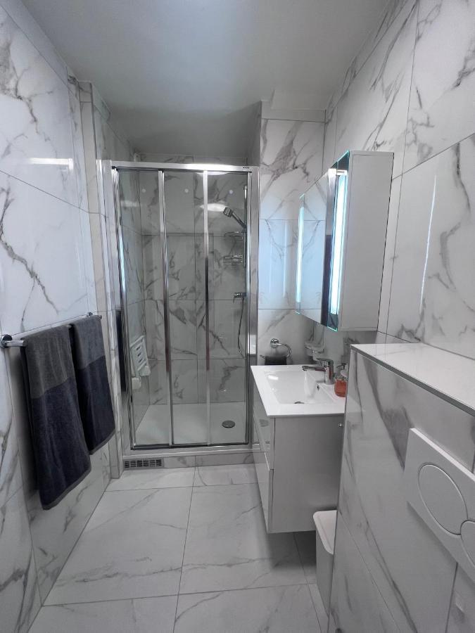 Magnifique Studio, Rue Rousseau * Genève