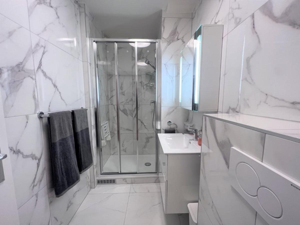 Magnifique Studio, Rue Rousseau * Genève