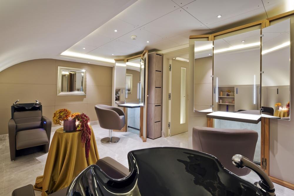 Four Seasons Des Bergues 5*