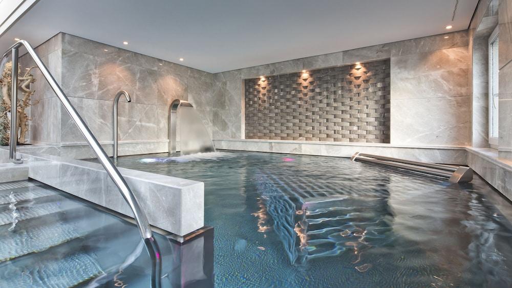 Hotel Four Seasons Des Bergues 5*