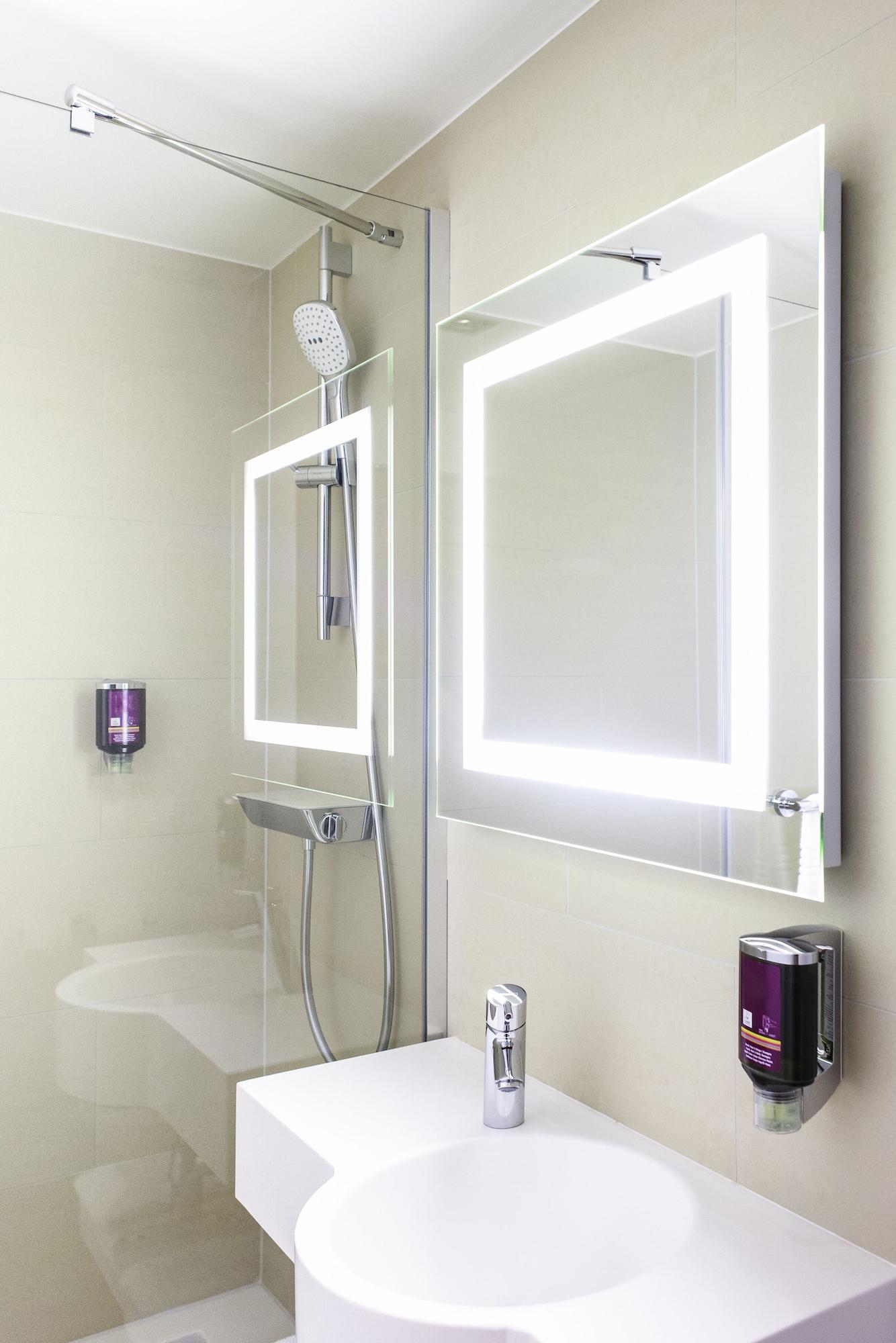 Visionapartments Place De Cornavin - Contactless Check-in Hotel 3*