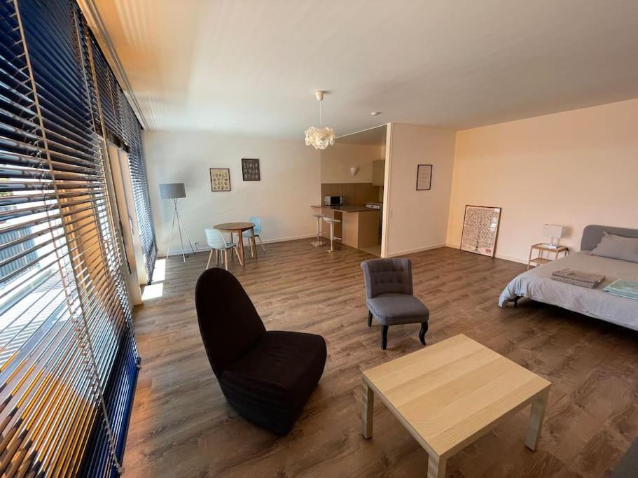 Wide, Bright And Quiet Loft * Genève