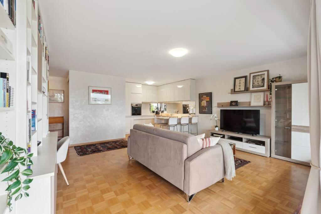 Appartement Tourelle - Moderne Dans Le Centre De