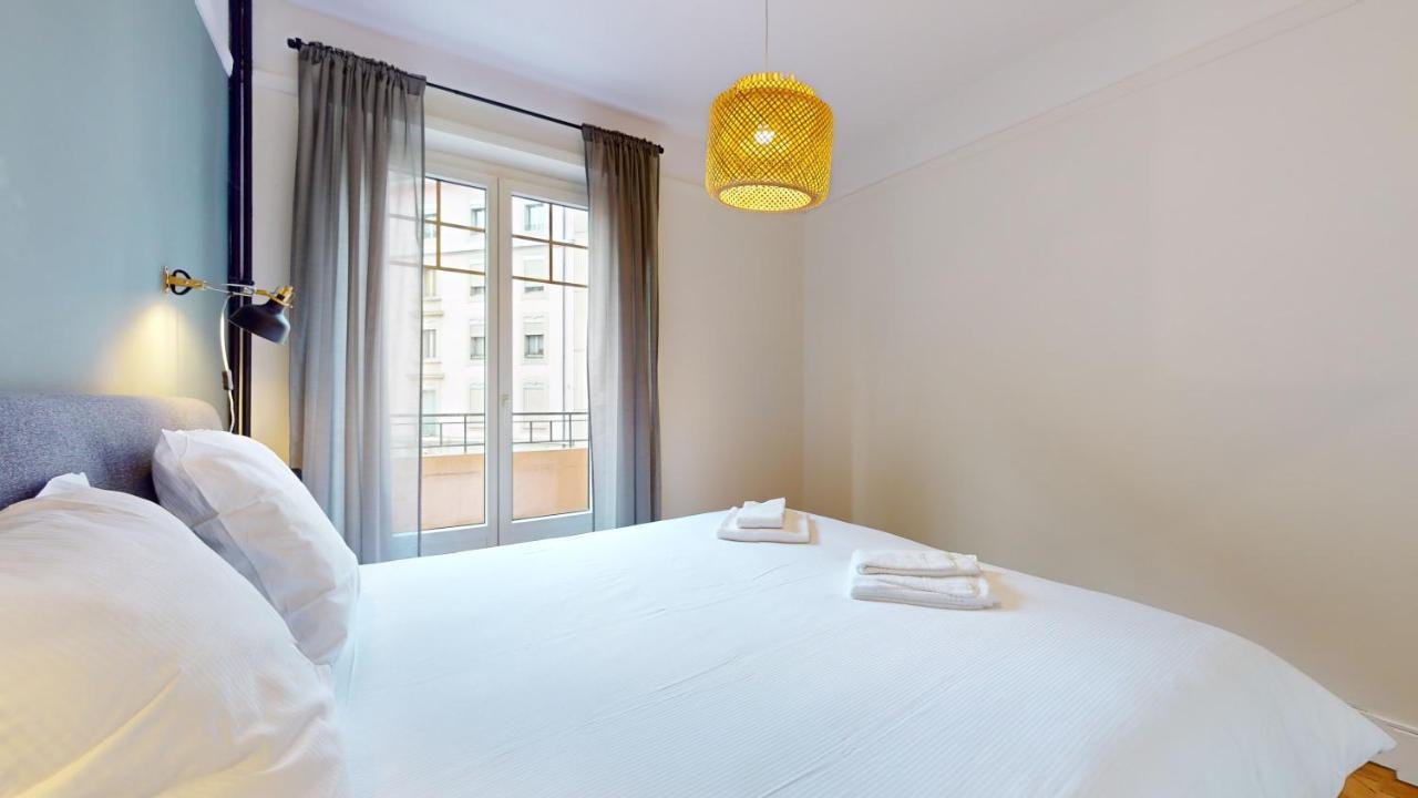 Beautiful Modern With Balcony In Genève
