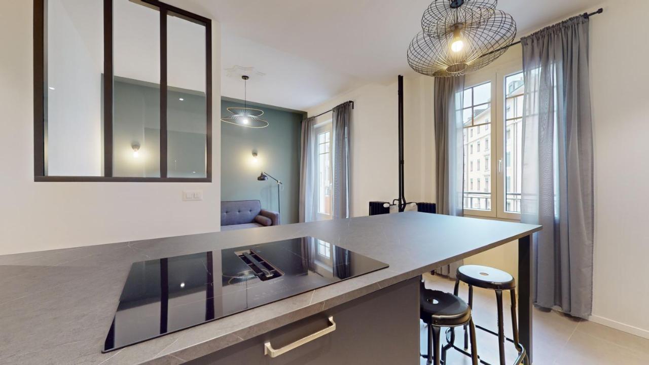 Beautiful Modern With Balcony In Appartement *
