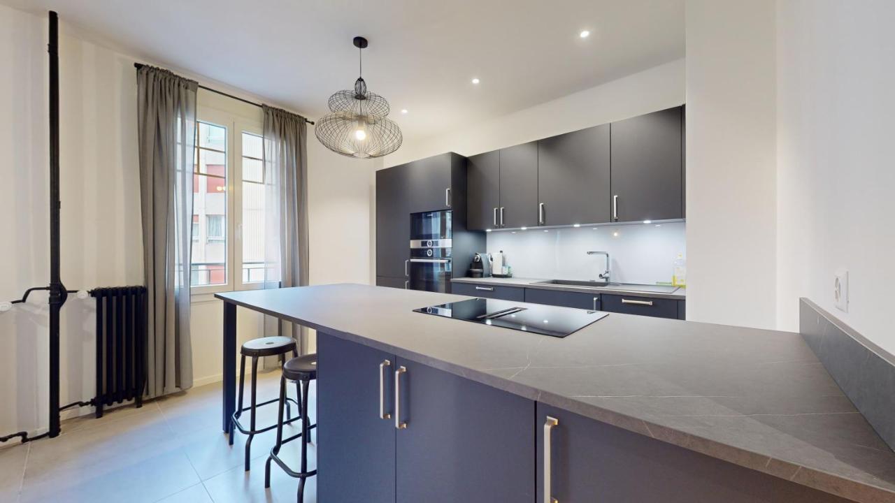 Appartement Beautiful Modern With Balcony In *