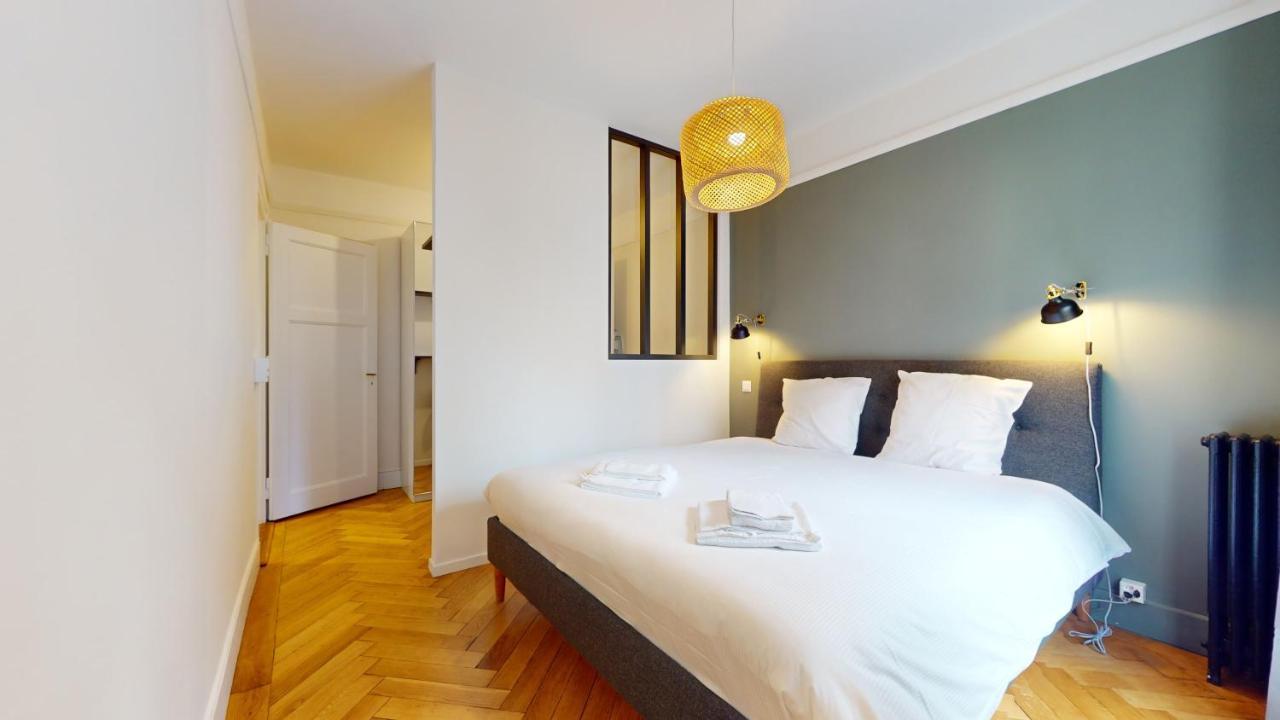 Beautiful Modern With Balcony In Genève