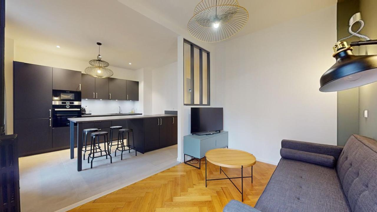 Beautiful Modern With Balcony In Appartement Genève