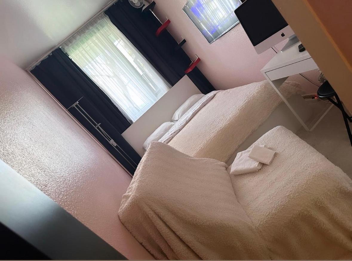 Chambre Confortable Disponible A Séjour chez l'habitant *