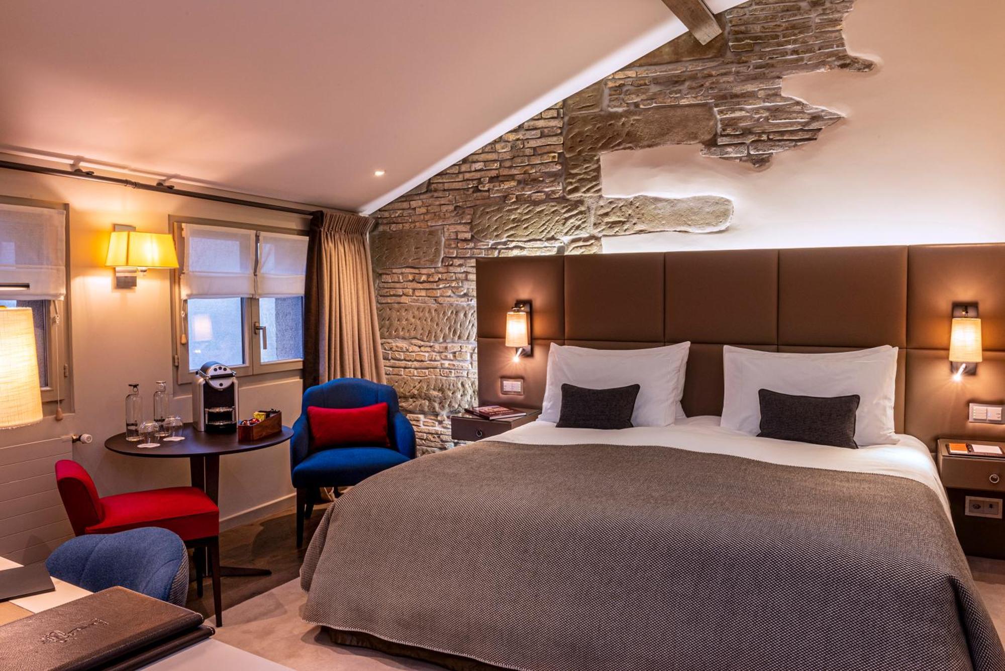 Les Armures Hotel