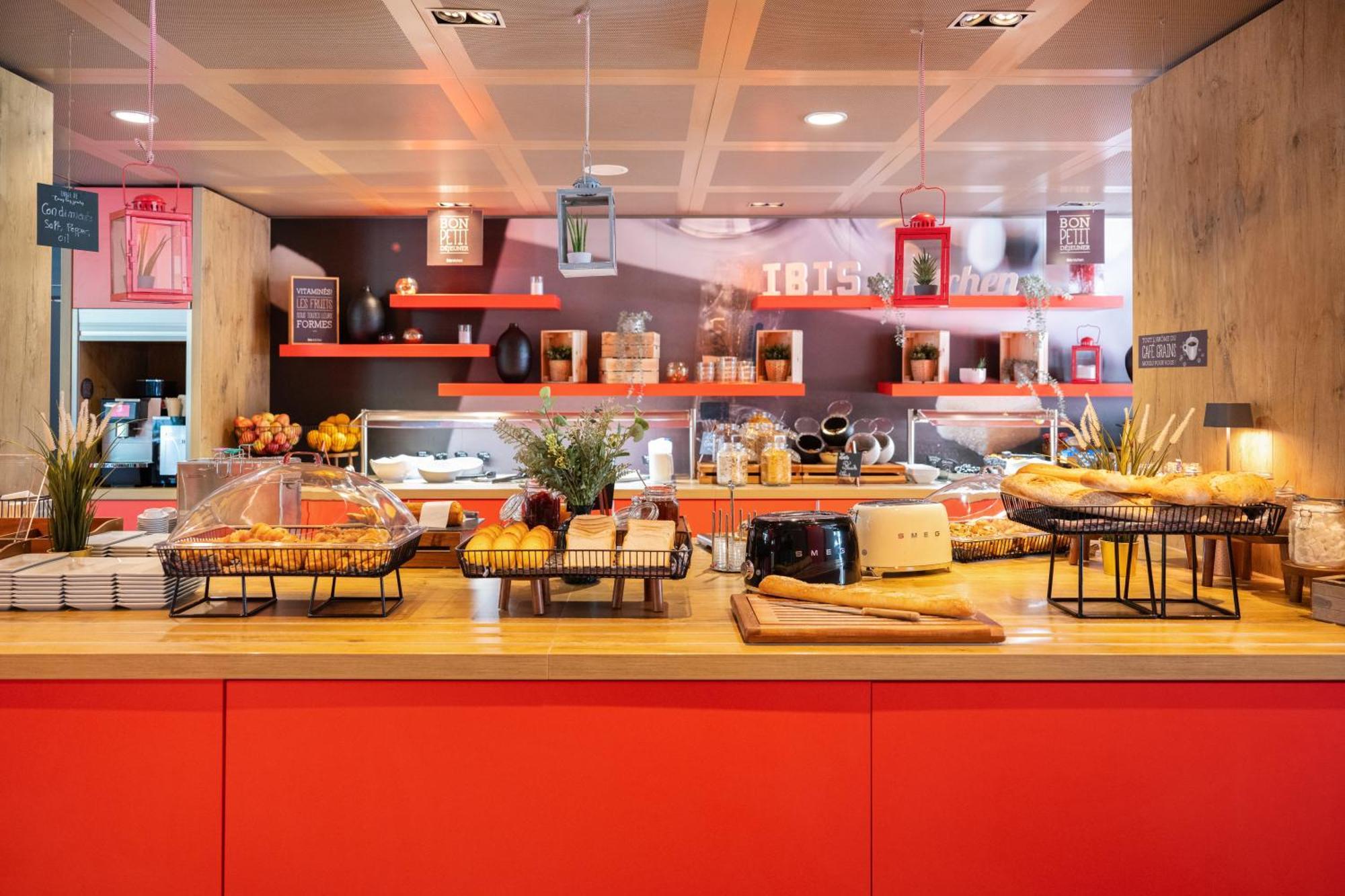 Hotel Ibis Centre Nations 3*