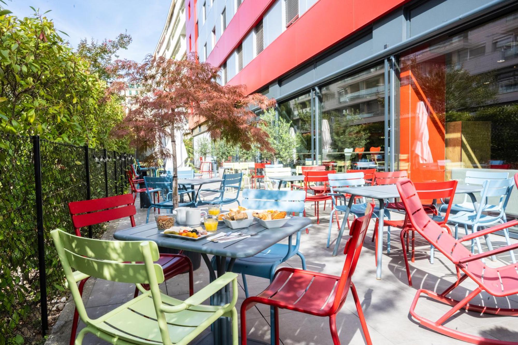 Ibis Centre Nations Hotel 3*