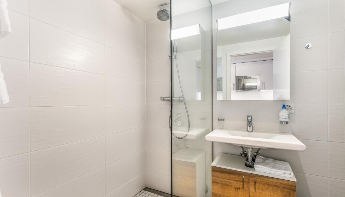 Apartment Noirettes 24-7 Keyless Entry By Homenhancement *