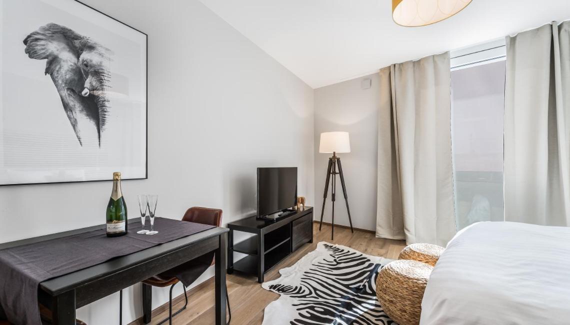 Noirettes 24-7 Keyless Entry By Homenhancement Apartment