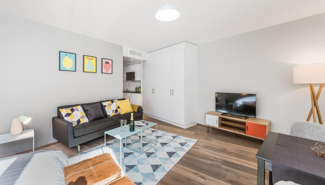 Noirettes 24-7 Keyless Entry By Homenhancement Apartment *
