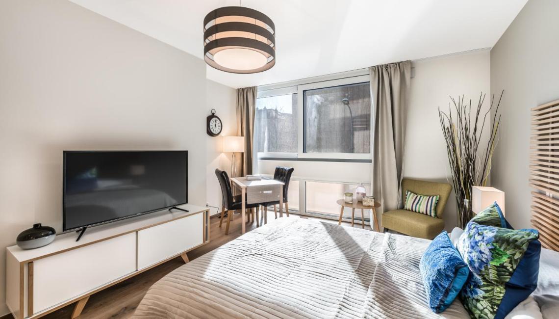 Apartment Noirettes 24-7 Keyless Entry By Homenhancement *