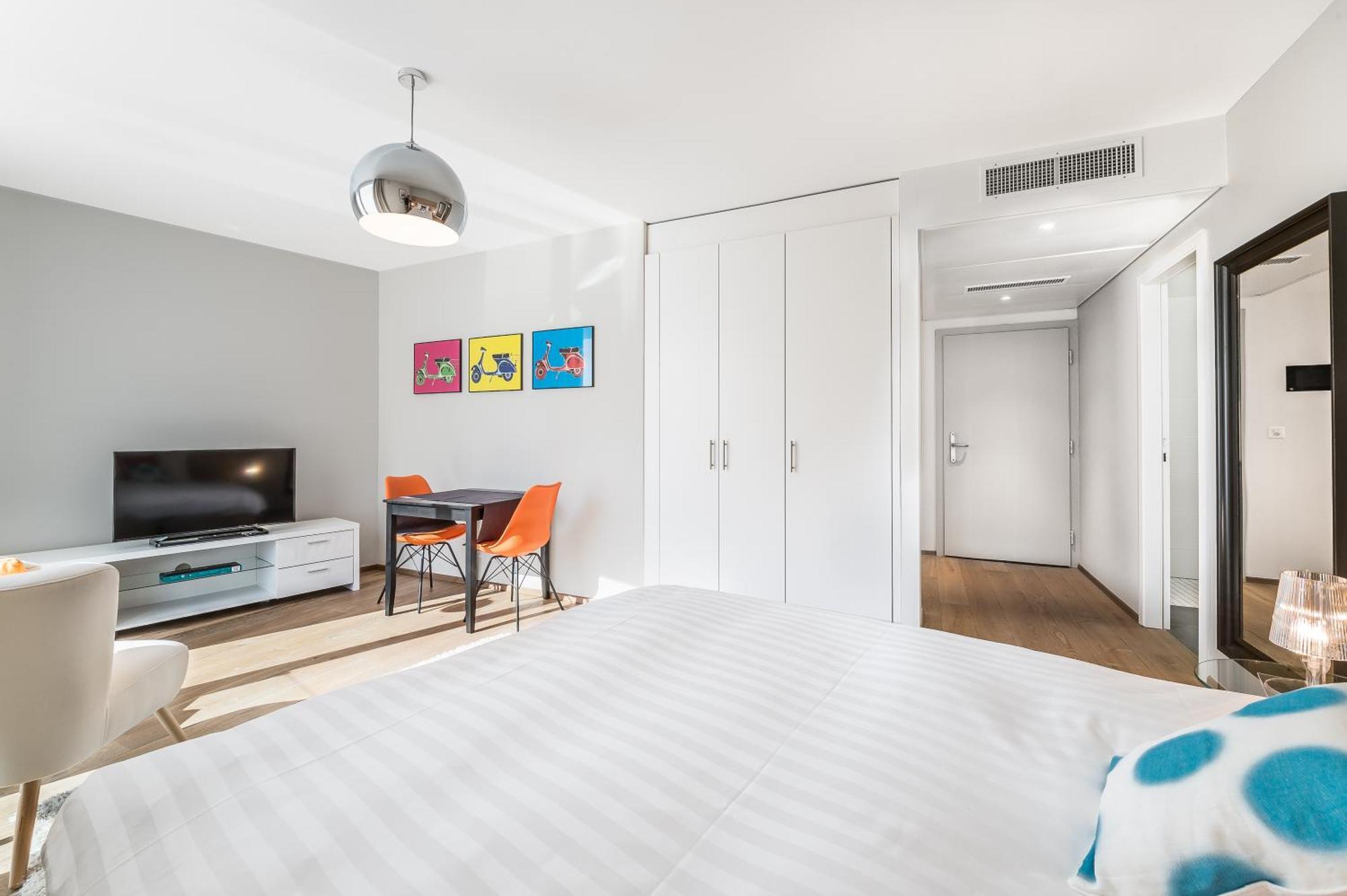 Apartment Noirettes 24-7 Keyless Entry By Homenhancement *