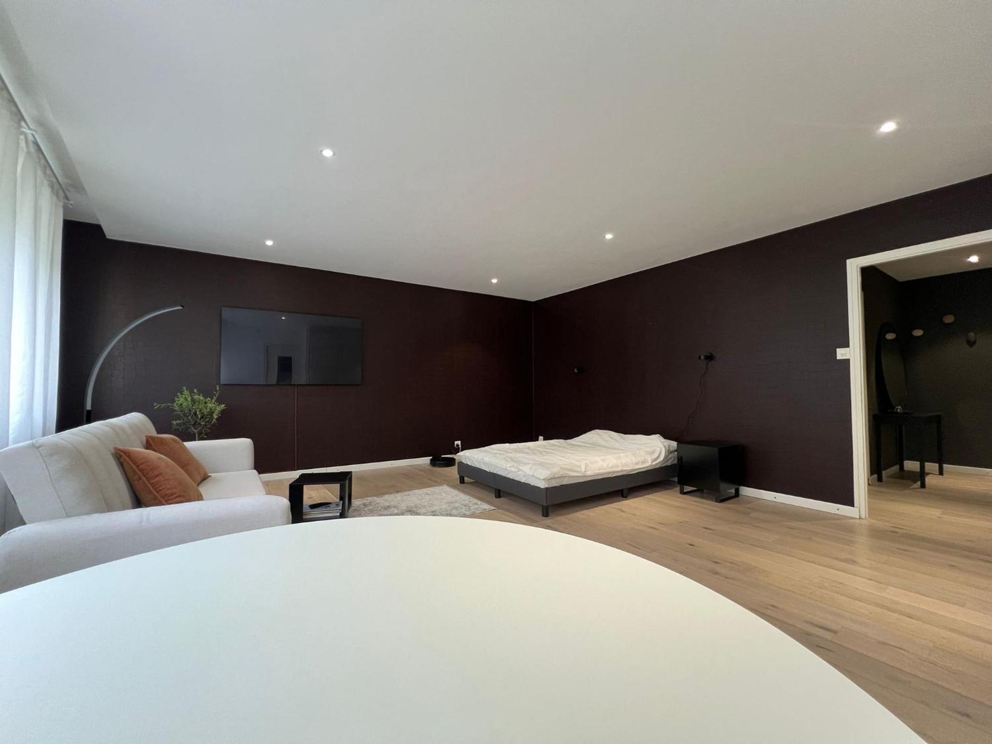 Appartement Newly Renovated Eaux Vives Charlie Thornton