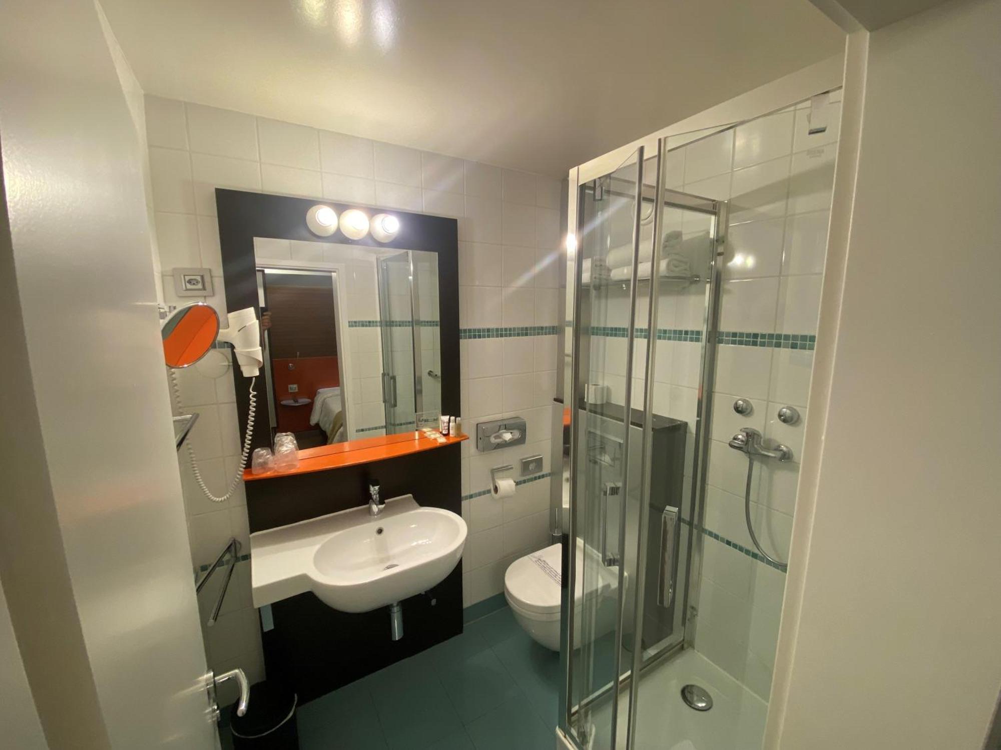 Hotel Design F6 3*