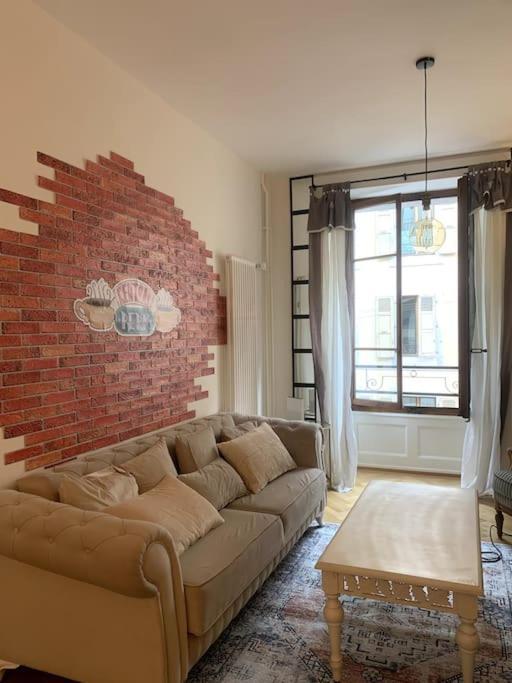 Celui Qui Est Au Centre Apartment Geneva