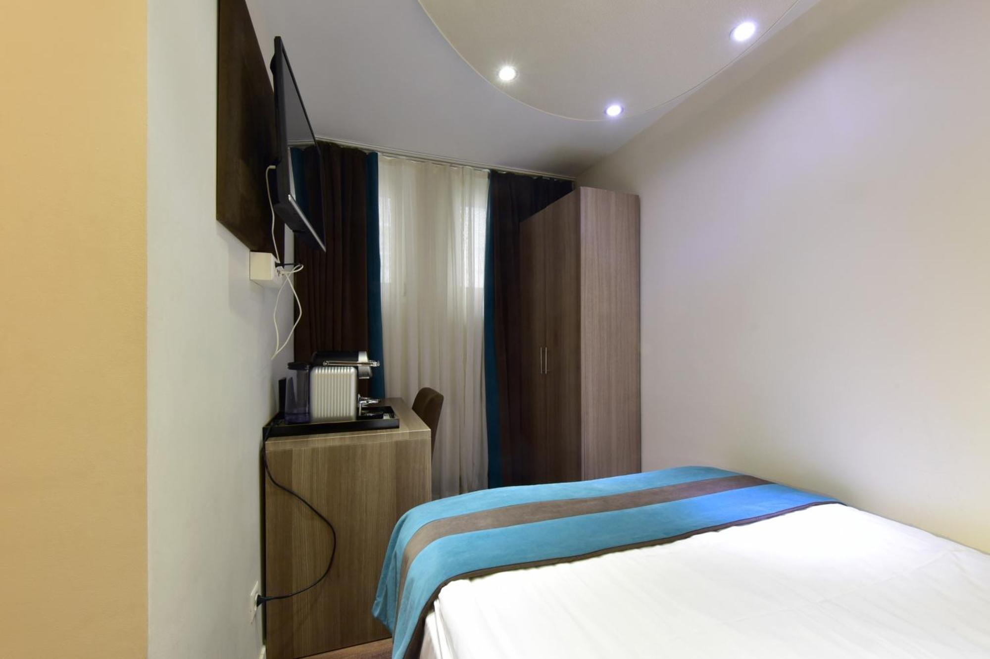 Hotel Rousseau
