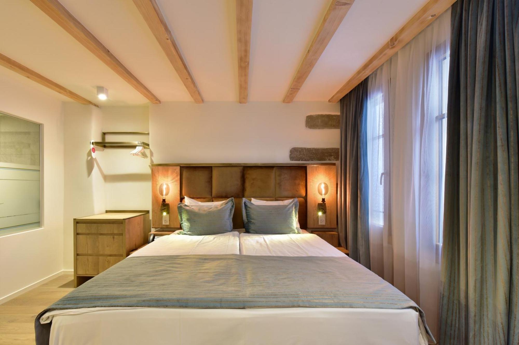 Rousseau Hotel