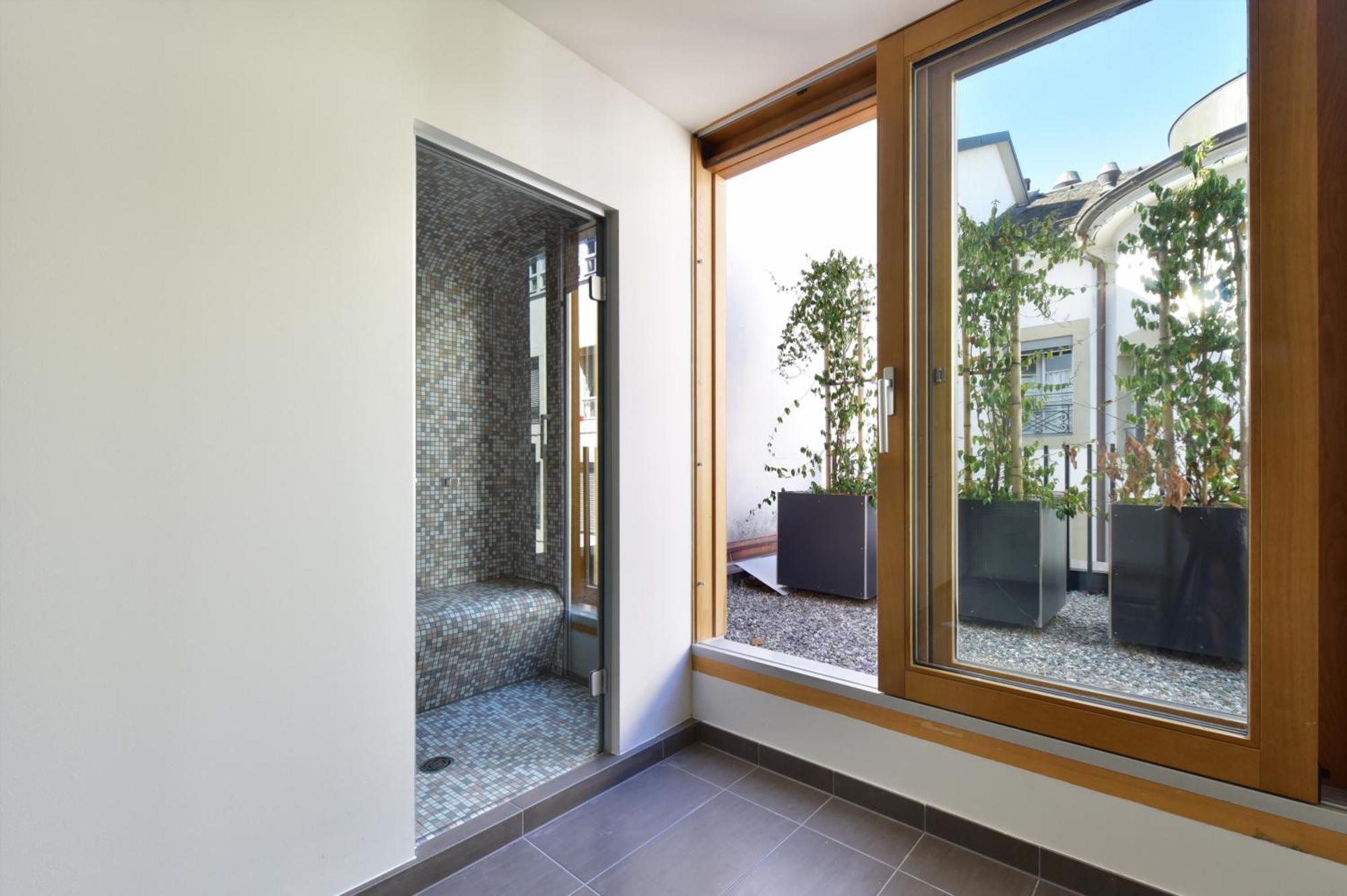 Rousseau Hotel 3*