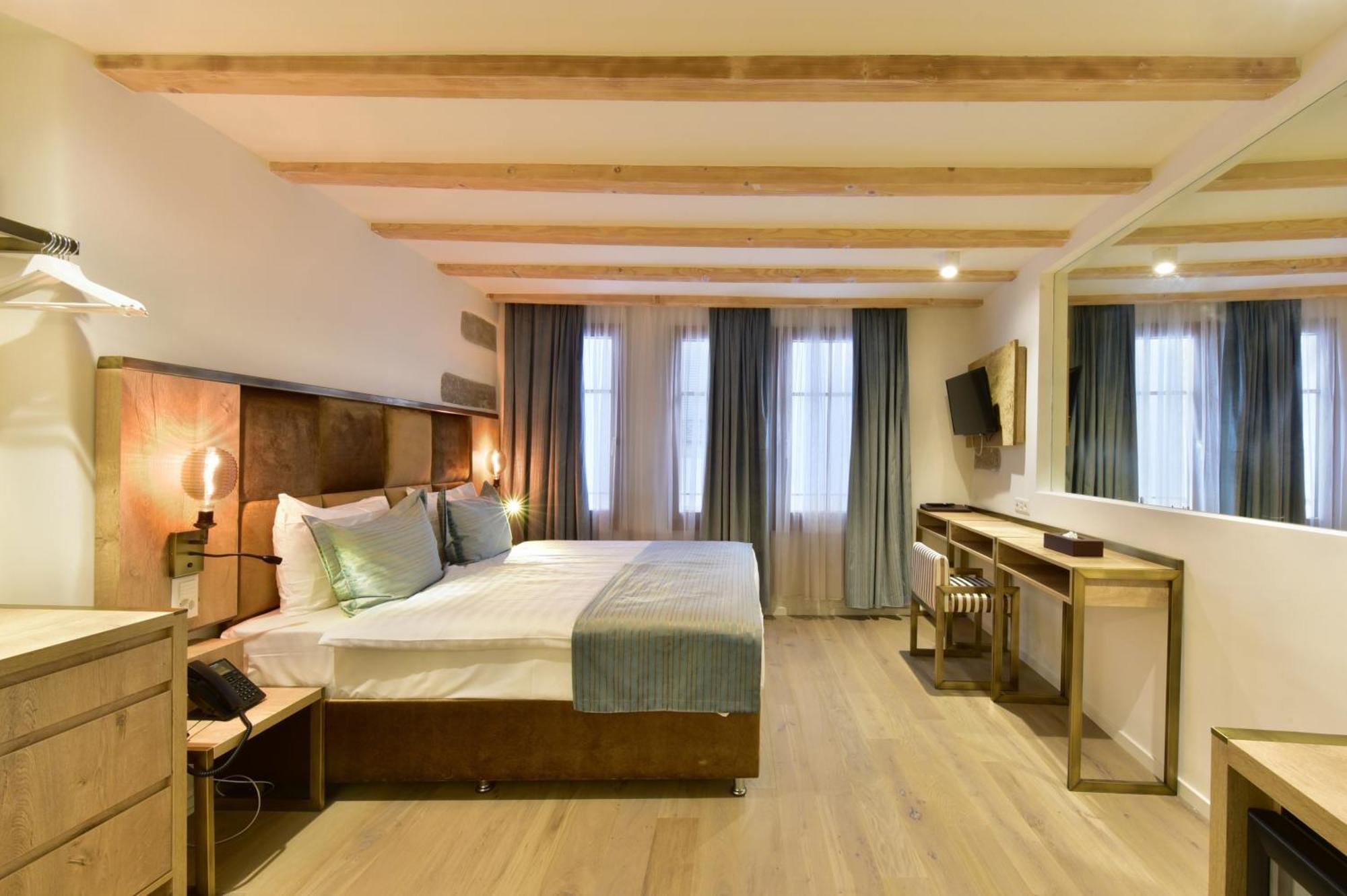 Rousseau 3*