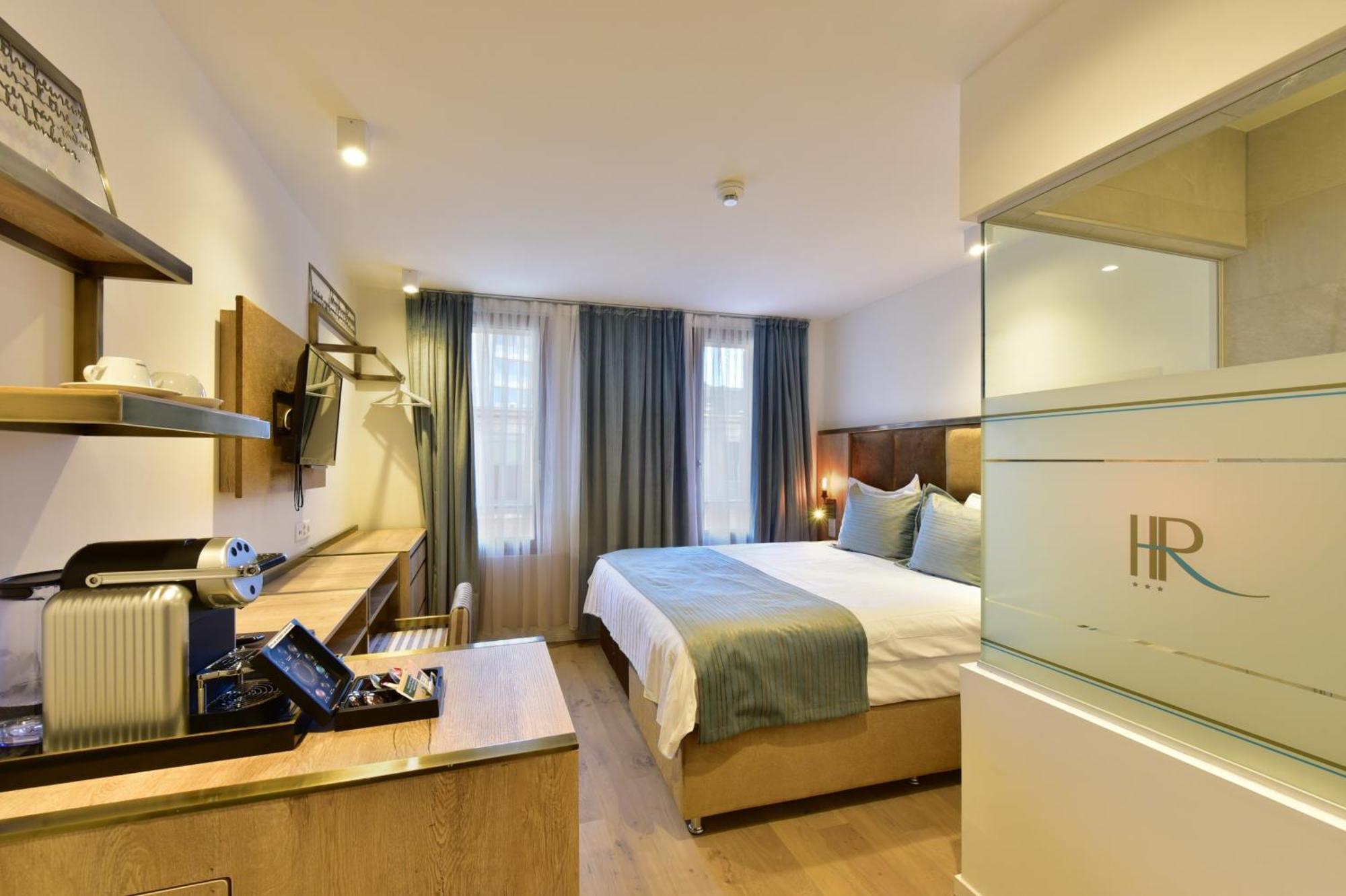 Rousseau Hotel