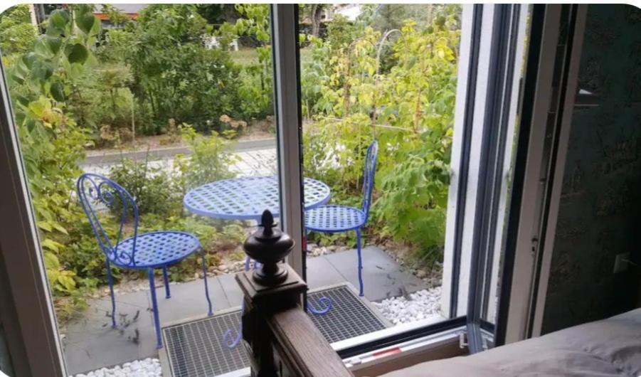Studio, Entree Par Terrasse Bed & Breakfast